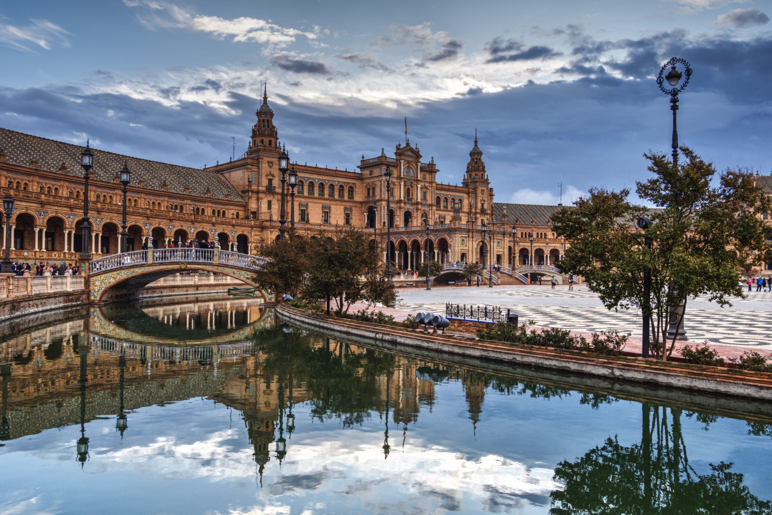 spanish schools in seville